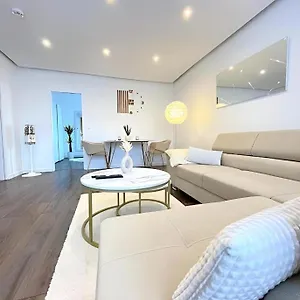  Apartment Regency - Zentrale 50m2 I Balkon I Wasserblick I Wifi I Netflix